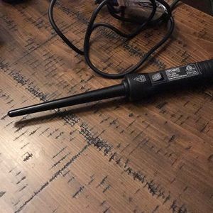 Amika waving wand . Ideal for tighter waves